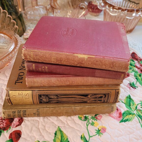 Old books for staging - Picture 2 of 4